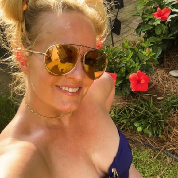 Meet your Posher, Amelia Blaska 🇺🇸❤️⚡️ - Picture 10 of 17